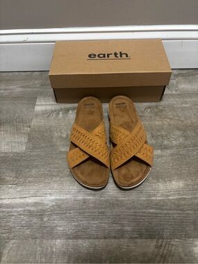 Earth tan woven crisscross slide sandals